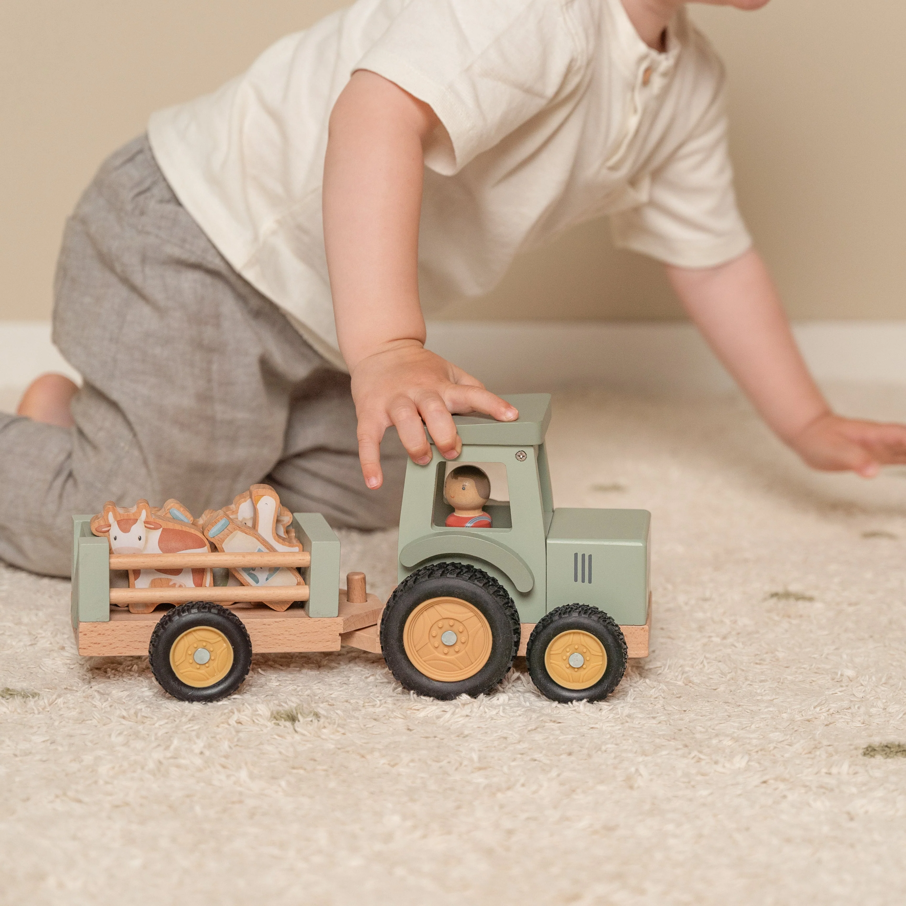 Wooden Tractor With Trailer - Image 10